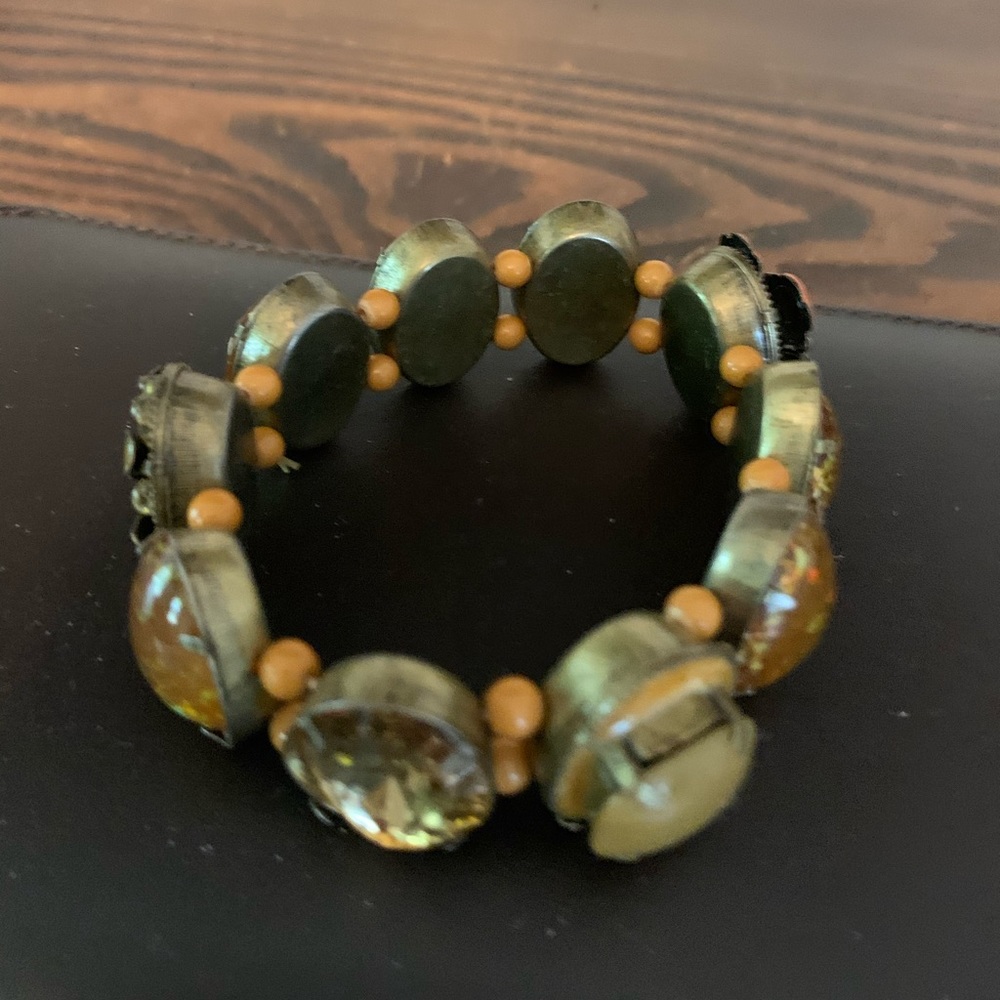 Cute vintage looking bracelet.